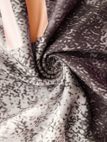 Mara – Graphic Print Sweater with Zipper