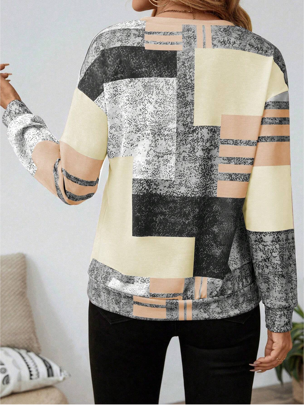 Mara – Graphic Print Sweater with Zipper