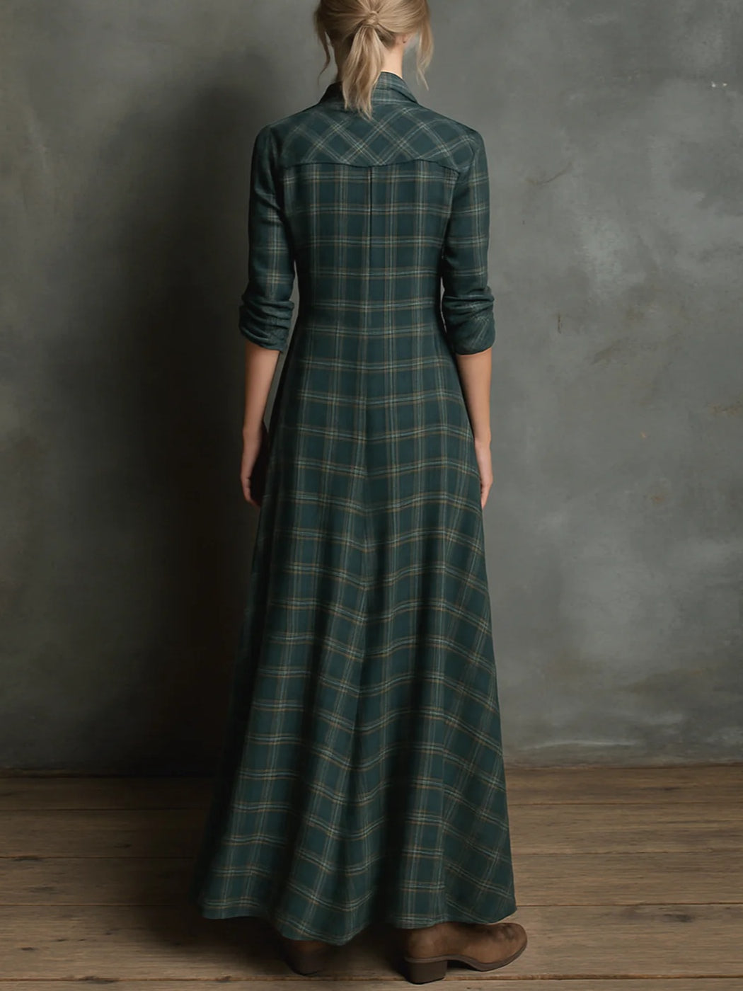 Long dress with green checked lapels